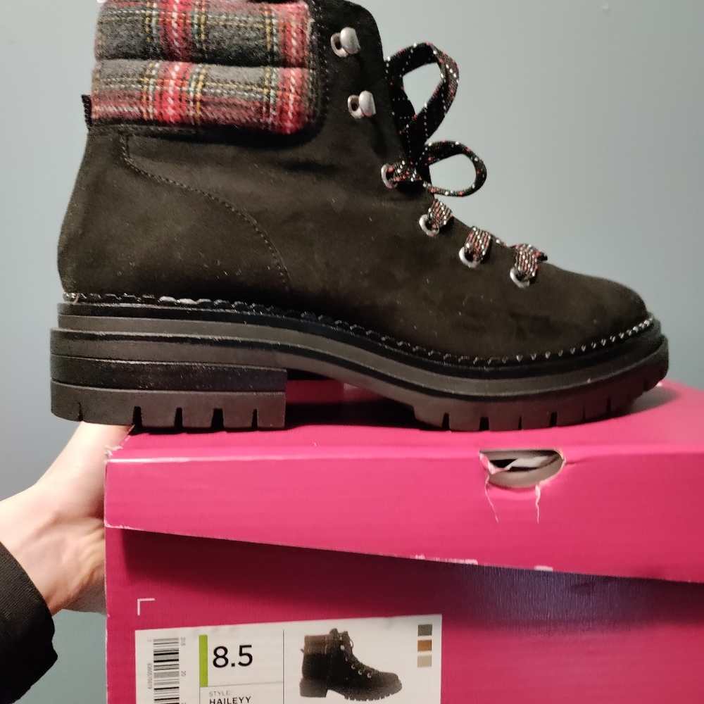 SO brand Hailey Women's size 8.5 boots